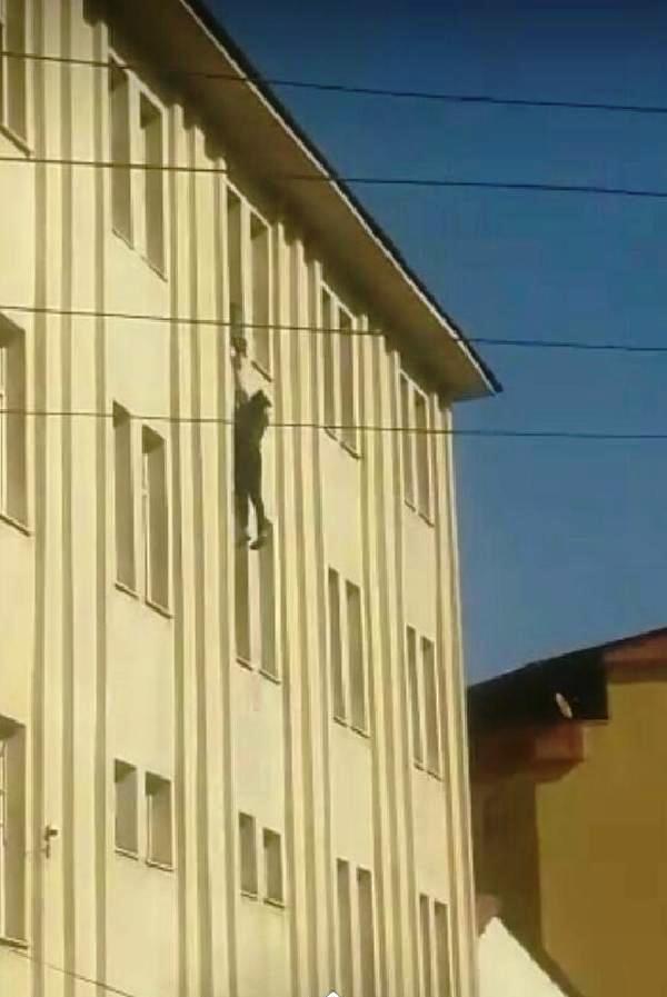 Genç kız yurdun 4’üncü katından atladı; o anlar görüntülendi