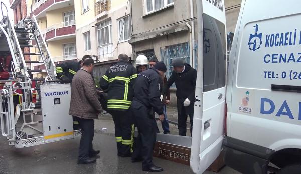 Çöp dolu evde çıkan yangında, anne ve kızı öldü