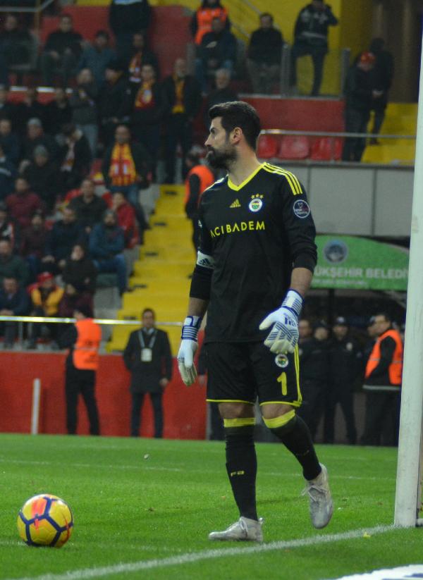 Fenerbahçe kaptanı Volkan Demirel: “Sağlığım elverdiği sürece hizmet etmek isterim”