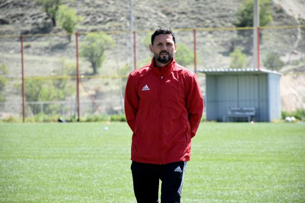 Evkur Yeni Malatyaspor Teknik Direktörü Bulut: “Şampiyonluğa en yakın olan takım Başakşehir”
