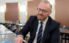 Makro ekonomist ve finans tarihçisi Russell Napier, İsviçre'nin Neue Zürcher