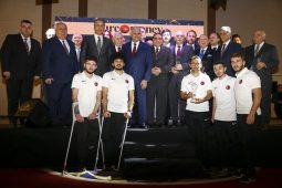 "Türkiye'ye ve Dünyaya Değer Katanlar Ödülleri, sahiplerini buldu. Türkiye'nin tek