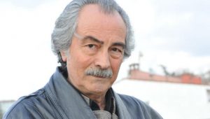Bir süredir hastanede kanser tedavisi göre ünlü sanatçı Aytaç Arman,