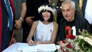 Uluslararası Portakal Çiçeği Karnavalı kapsamında memleketi Adana'ya gelen oyuncu Rıza