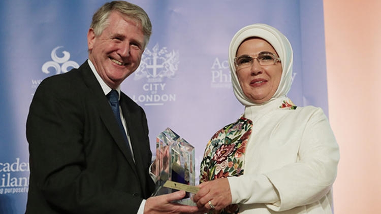 Emine Erdoğan’a Fark Yaratan Ödülü