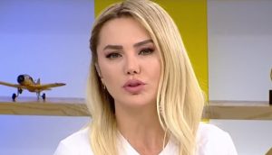 Sunucu Ece Erken, geçtiğimiz günlerde Söylemezsem Olmaz programında evli ve