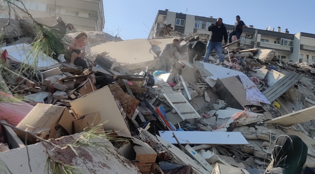İzmir’deki depremde can kaybı 26’ya yükseldi, 831 yaralı