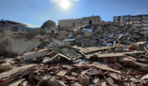 İzmir’de 6.6 büyüklüğünde deprem meydana geldi. Merkez üssü Seferihisar açıkları