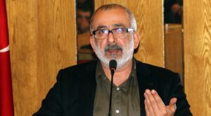 Corona virüsü tedavisi gören Akşam Gazetesi yazarı Ahmet Kekeç, hayatını