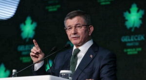 Gelecek Partisi Genel Başkanı Ahmet Davutoğlu, partisinin İstanbul İl Başkanlığı’nda