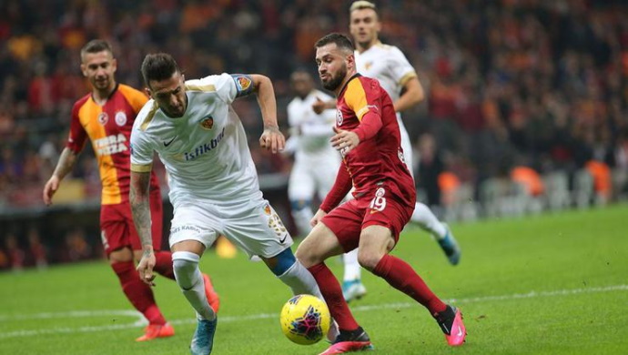 Galatasaray, kendi evinde puan kaybetti