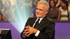 Fenalaraşarak dengesini kaybedip düştüğü 2014 yılında geçirdiği rahatsızlık nedeni yıllardır