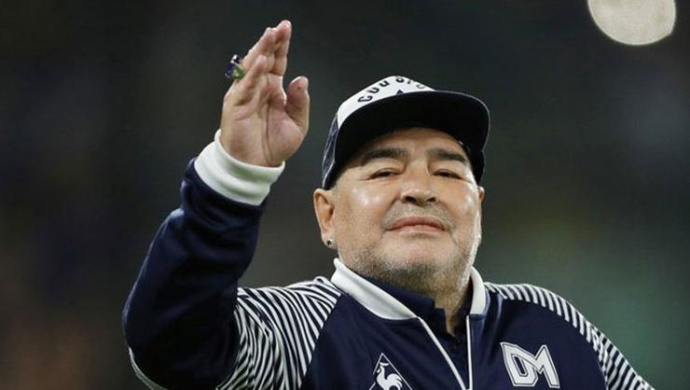 Efsane futbolcu Maradona vefat etti