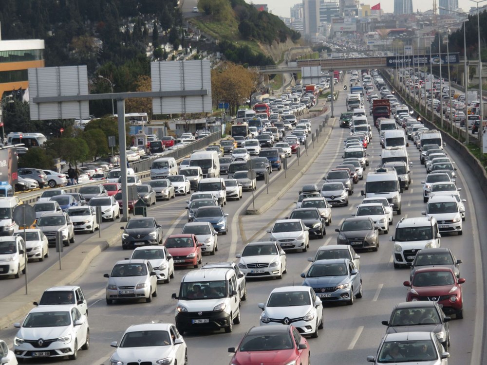 İstanbul’da kısıtlama öncesi yoğun trafik!