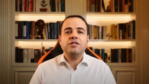 Sabancı Üniversitesi Öğretim Üyesi, finans uzmanı Prof. Dr. Özgür Demirtaş,