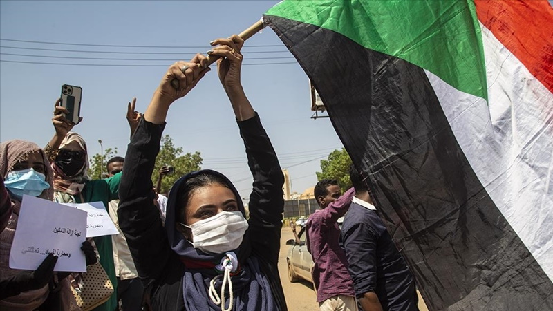 Sudan’da halk sivil yönetime geçilmesi için sokaklara indi