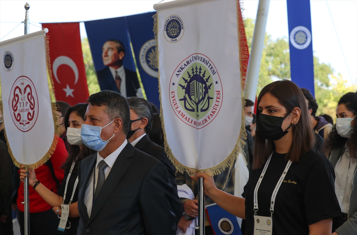 Ankara Üniversitesinde yeni akademik yıl “bilim ateşi yakma” töreniyle başladı