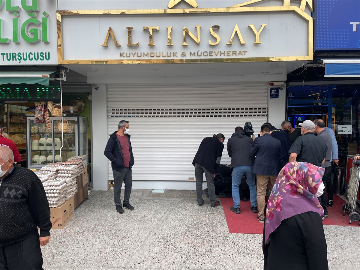 Ankara'da müşterilerini ve esnafı dolandırdıkları iddia edilen kuyumcu ortaklar yakalandı