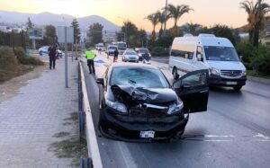 ANTALYA (AA) – Antalya’nın Alanya ilçesinde otomobilin çarptığı yaya hayatını