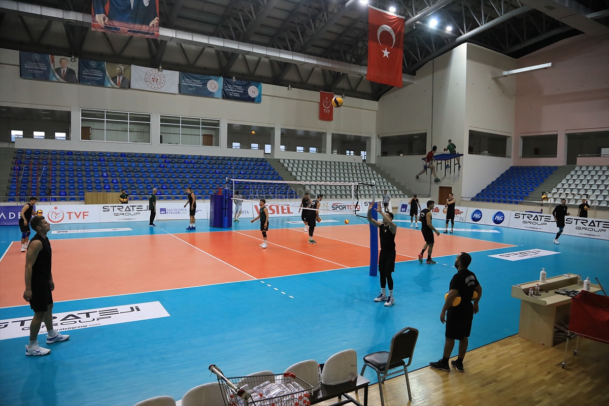 Bingöl'ün voleyboldaki gururu Solhanspor ligde hedef büyüttü