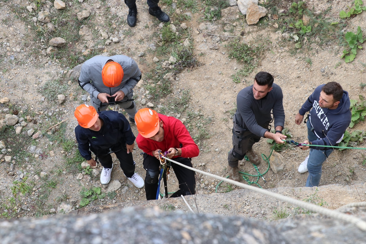 Bolu'da çevik kuvvet ekiplerine arama kurtarma ve dağcılık eğitimi verildi
