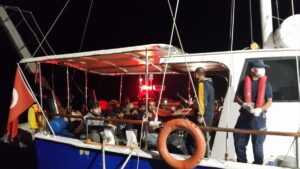 ÇANAKKALE (AA) – Çanakkale açıklarındaki yelkenli teknede yakalanan 193 düzensiz