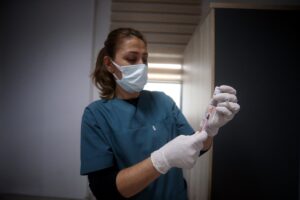 - İkinci doz aşılamada yüzde 65 sınırını aşan kentte, bu