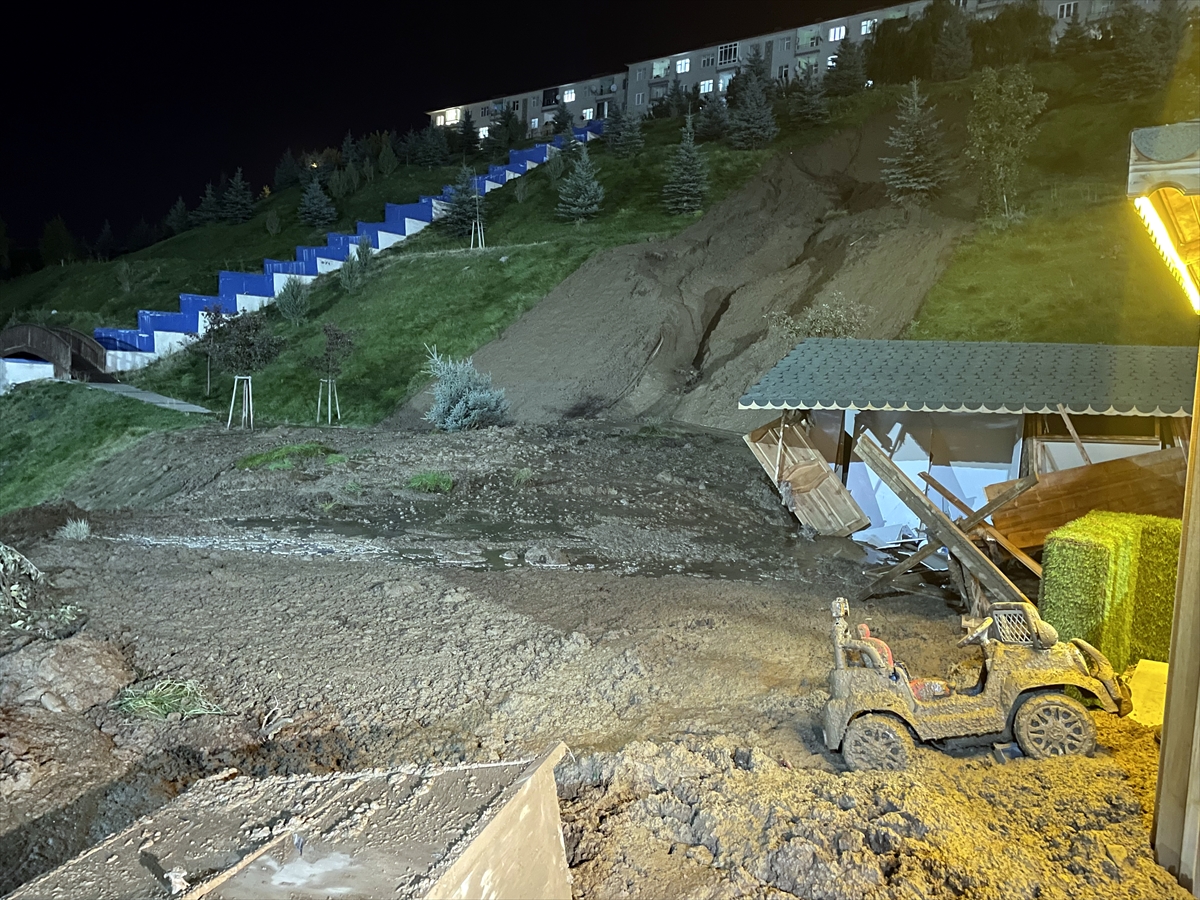 Erzurum’da su nedeniyle toprak kayması oldu