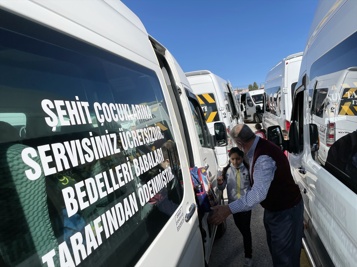 Erzurumlu servisçi şehit çocuklarını ücretsiz taşıyor