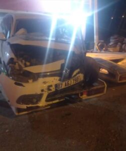 GAZİANTEP (AA) – Gaziantep'in Nurdağı ilçesinde minibüsle otomobilin çarpışması sonucu