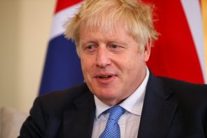 İngiltere'de hükümet, Covid-19'un yeniden yayılmasına yönelik endişeler nedeniyle "B planı"