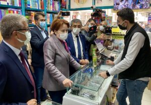 - Akşener, Neşet Ertaş'ın mezarını da ziyaret ederek dua okudu