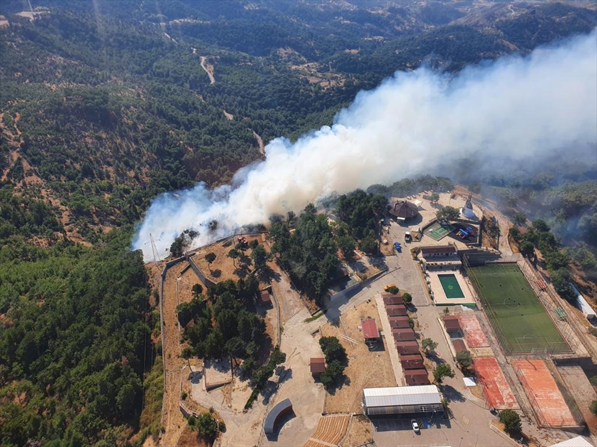 İzmir’de ormanlık alanda yangın çıktı