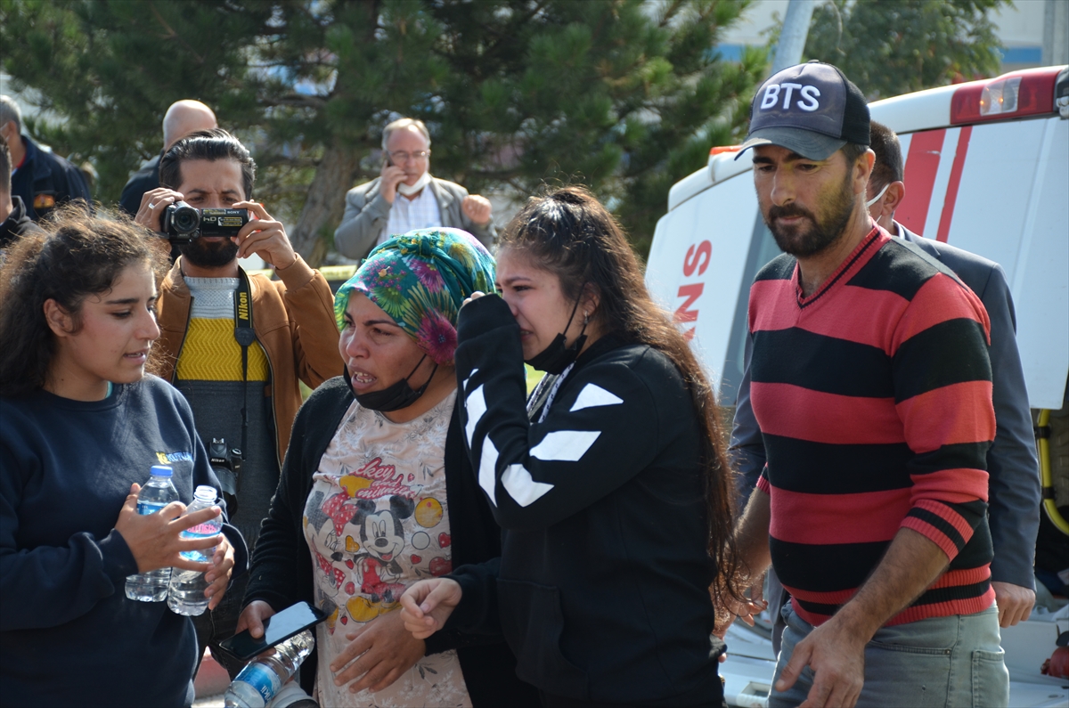 Karaman'da ambulansla dolmuşun çarpışması sonucu biri ağır 10 kişi yaralandı