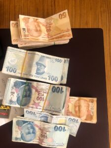 Afyonkarahisar’ın Bolvadin ilçesinde polis ekiplerinin dikkati, işçi emeklisinin telefon dolandırıcılığı