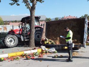 TOKAT (AA) – Tokat'ın Turhal ilçesinde traktörün devrilmesi sonucu 5