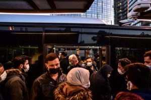 Cumhurbaşkanı kararıyla sağlık çalışanlarına 31 Aralık’a kadar toplu taşıma hizmetlerinden