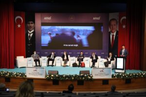 - Kongre kapsamında 7 panel, 21 oturum, 54 yüz yüze