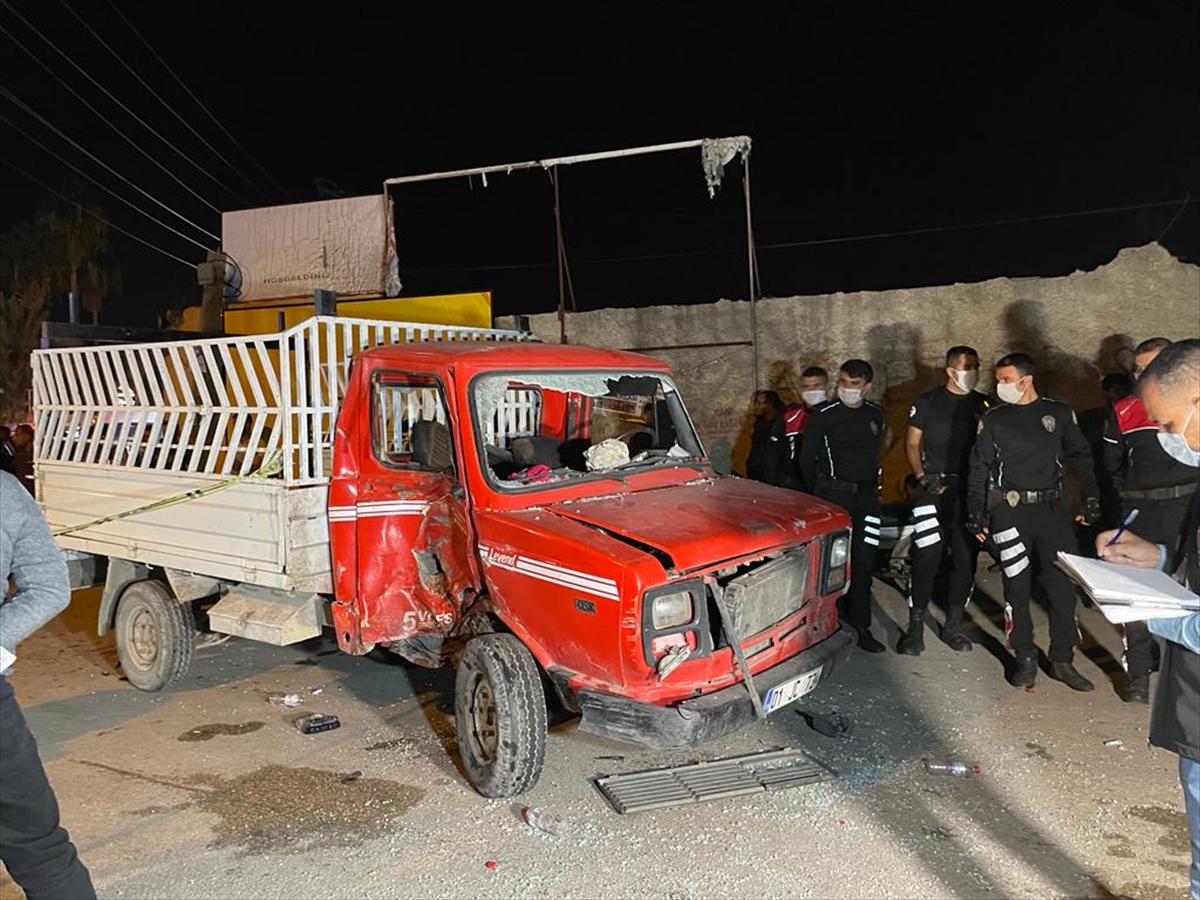 Adana'da kamyonet ile motosikletin çarpıştığı kazada 1 kişi öldü, 1 kişi yaralandı