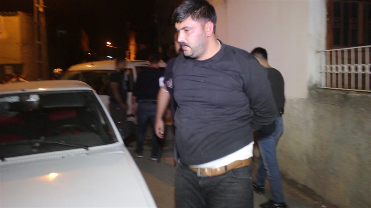 Adana'da komşu iki aile arasında çıkan kavgalarda 2 kişi yaralandı