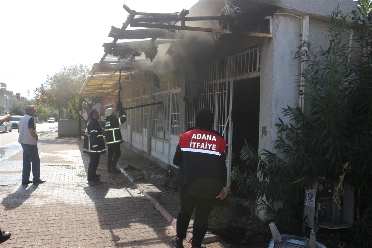 Adana'da mesleki eğitim merkezinde çıkan yangın hasara yol açtı