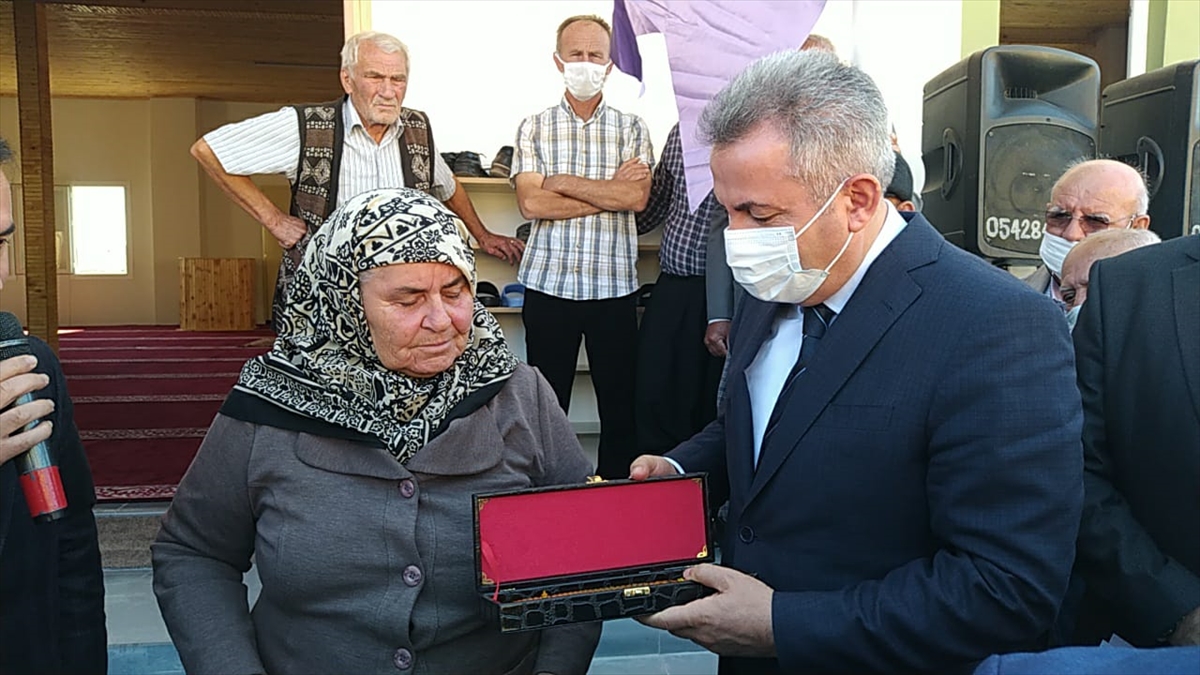 Adana'da orman yangınında zarar gören cami yeniden yapılıp ibadete açıldı