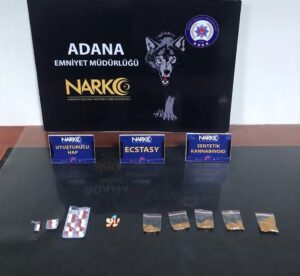 ADANA (AA) – Adana'nın merkez Seyhan ilçesindeki bir oto yıkamacıda