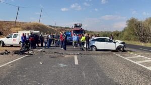 ADIYAMAN (AA) – Adıyaman'ın Gölbaşı ilçesinde iki otomobilin çarpışması sonucu