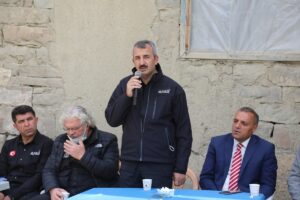 - "Aynı coğrafyanın, aynı dinin, aynı düşüncenin insanıyız. Van'da deprem