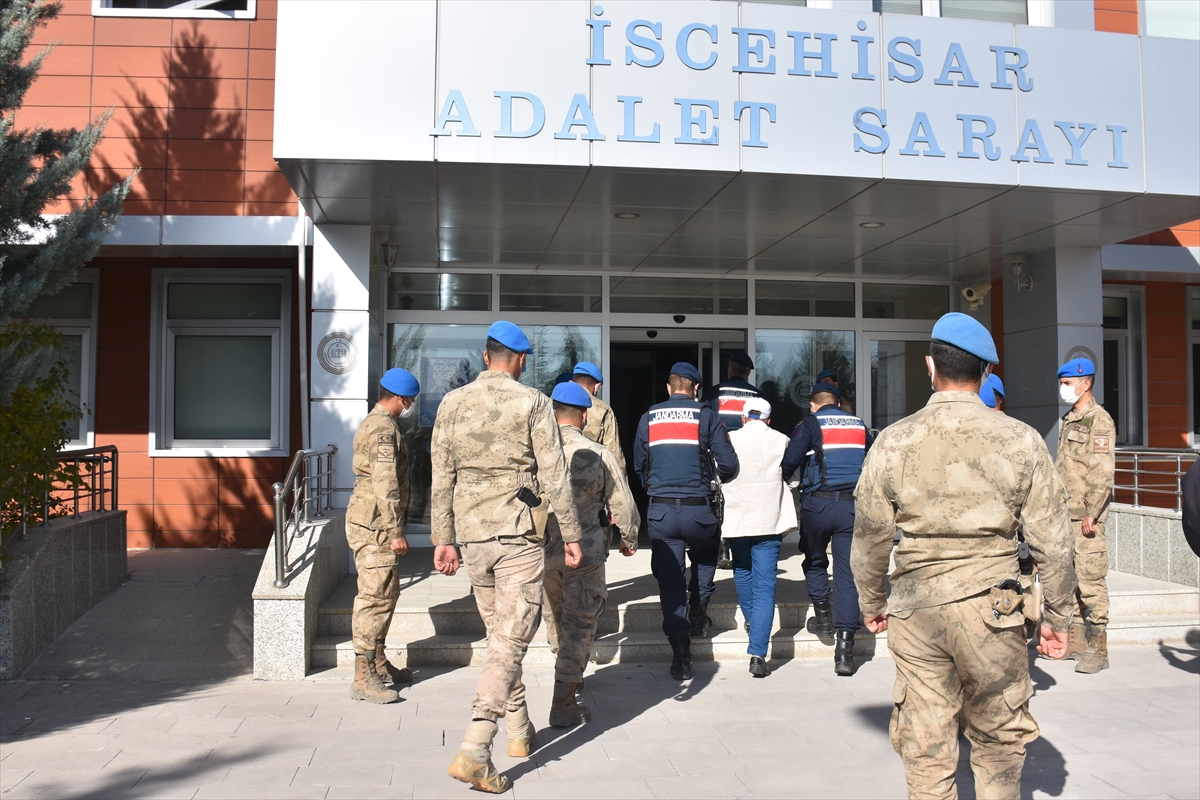 Afyonkarahisar'da 5 öğrencinin yaşamını yitirdiği kazayla ilgili gözaltına alınan servis şoförü adliyeye sevk edildi