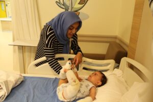 ERZURUM (AA) – Ağrı'da, yer sofrasındaki kaynar su dolu çaydanlığın