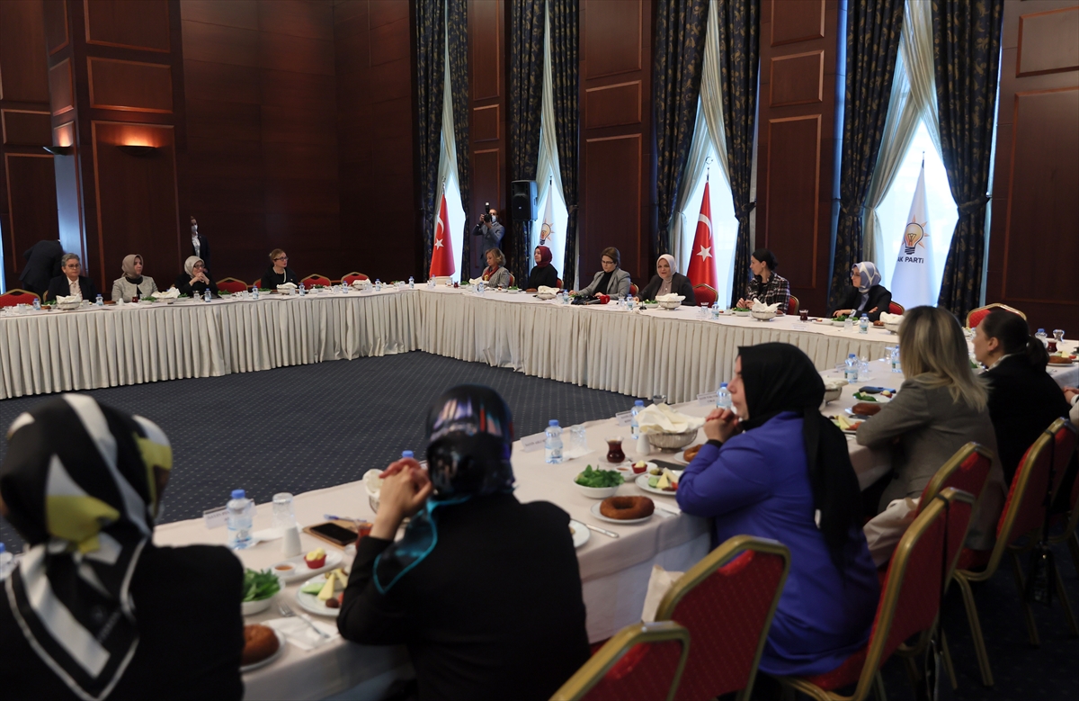 Bakan Yanık, AK Parti Genel Merkez Kadın Kollarının istişare toplantısına katıldı: