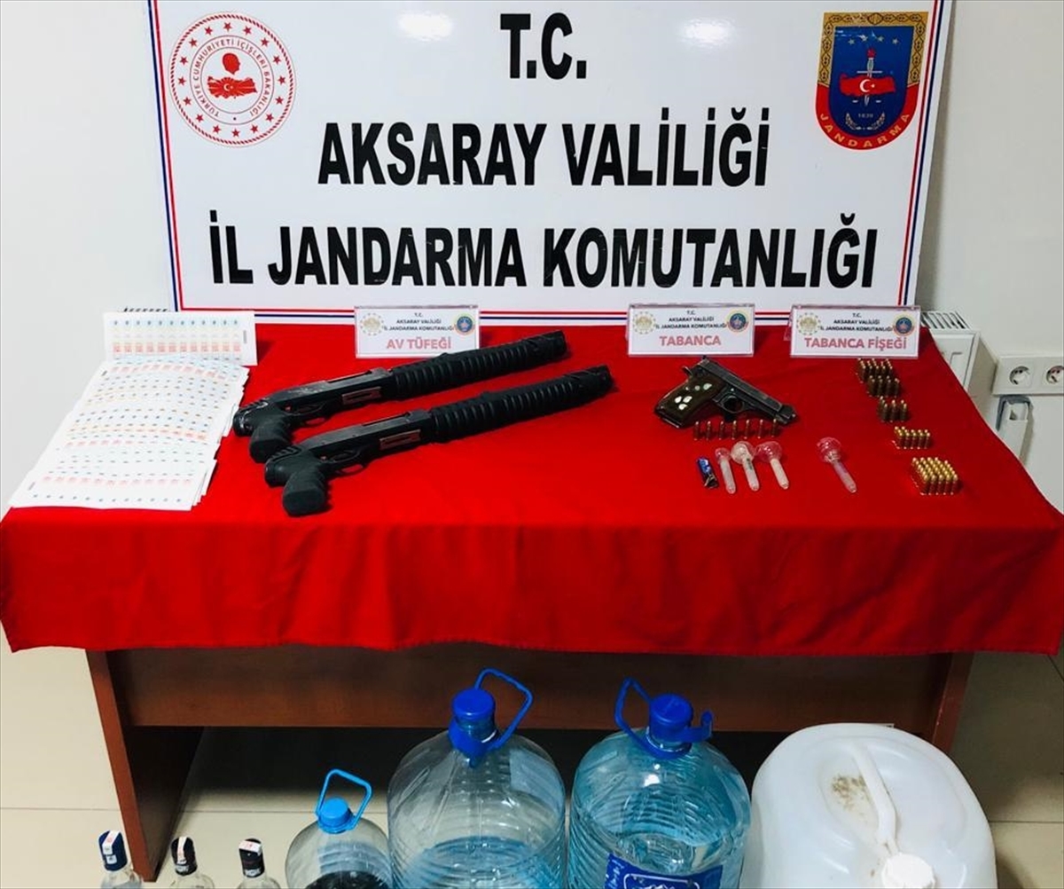 Aksaray'da ürettiği sahte içkileri gazinoda satan kişi yakalandı