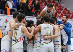 - Aliağa Petkimspor: 71 - Türk Telekom: 59